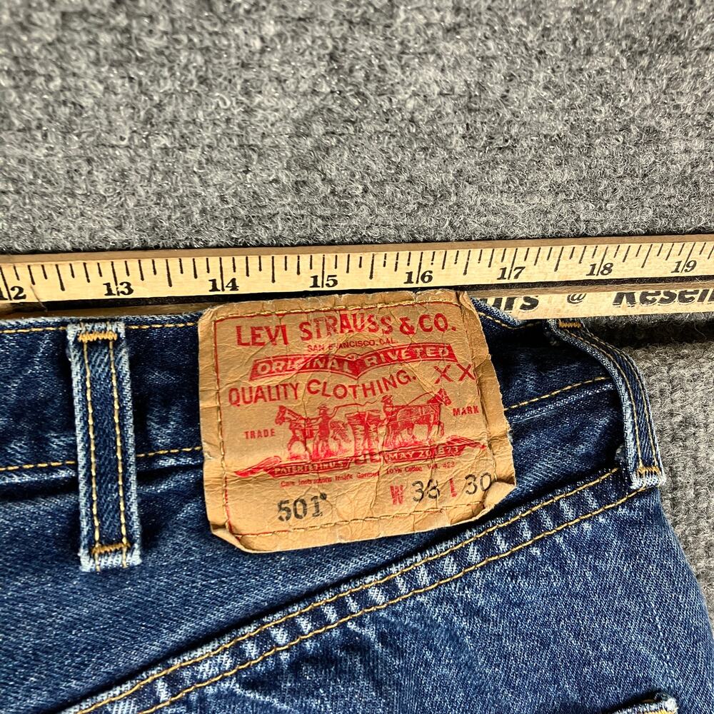 Levi's 501  Jeans Mens W38 L30 Blue Classic Fit Mid Wash Denim 5 Pocket Pants - Picture 9 of 10